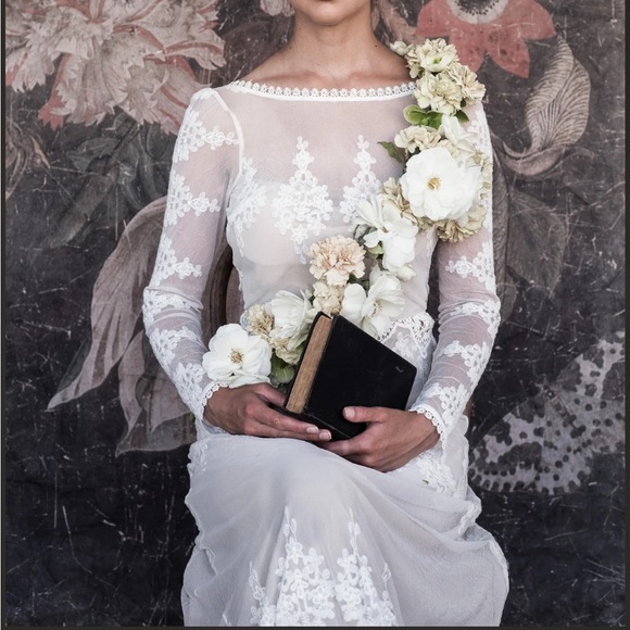 Dreamers and Lovers Lisa Lace Wedding Dress - Picture 4 of 9